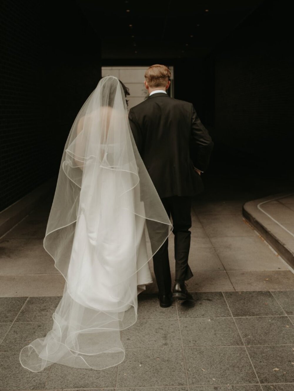 Oscar de la Renta Angel Cut Horsehair Trim Veil